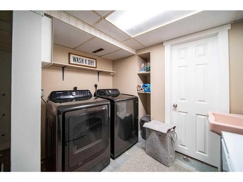 823 14 Street, Wainwright, AB - Indoor Photo Showing Laundry Room