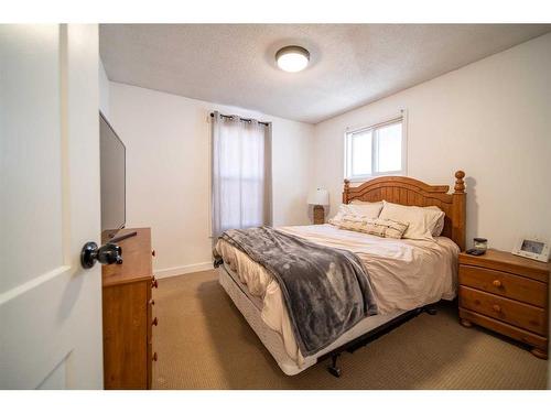 823 14 Street, Wainwright, AB - Indoor Photo Showing Bedroom