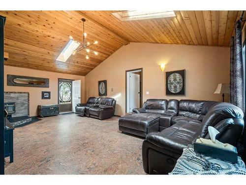 Ne 14-52-3 W4, Rural Vermilion River, County Of, AB - Indoor Photo Showing Living Room