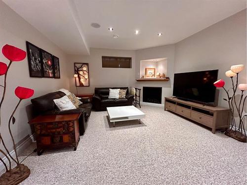 2813 11 Avenue, Wainwright, AB - Indoor Photo Showing Living Room