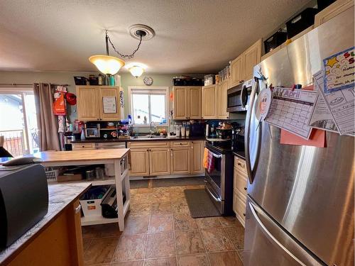 965 22 Street, Wainwright, AB - Indoor Photo Showing Kitchen With Double Sink