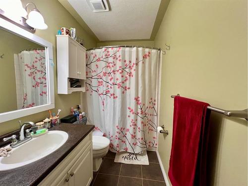 965 22 Street, Wainwright, AB - Indoor Photo Showing Bathroom