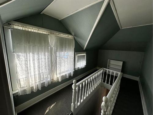 7 Selkirk Avenue, Hughenden, AB - Indoor Photo Showing Bedroom