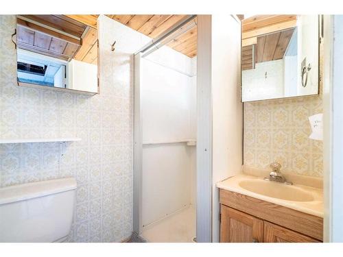 5414 49 Street, Lloydminster, AB - Indoor Photo Showing Bathroom