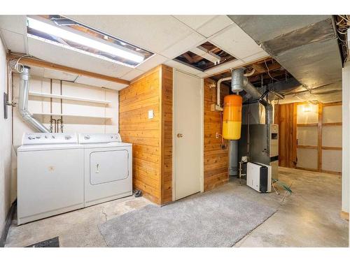 5414 49 Street, Lloydminster, AB - Indoor Photo Showing Laundry Room