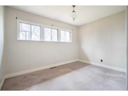 5414 49 Street, Lloydminster, AB - Indoor Photo Showing Other Room