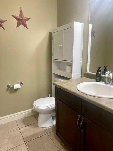 820 28 Street, Wainwright, AB - Indoor Photo Showing Bathroom