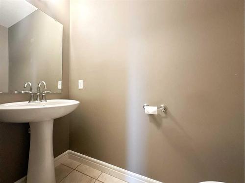 824 28 Street, Wainwright, AB - Indoor Photo Showing Bathroom