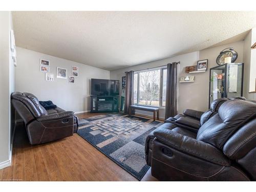 127 3Rd Street East, St. Walburg, SK - Indoor Photo Showing Living Room