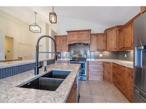 1615 54 Avenue Close, Lloydminster, AB - Indoor Photo Showing Kitchen With Double Sink With Upgraded Kitchen