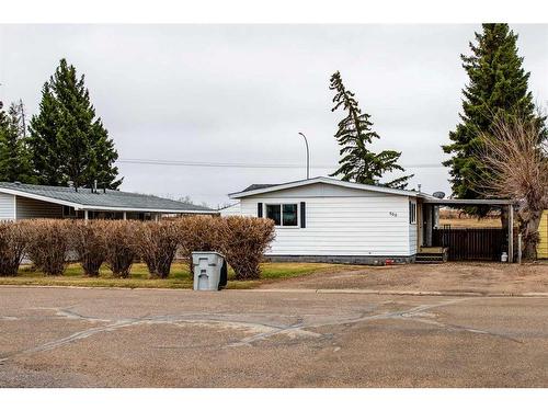 509 2 Avenue Crescent, Wainwright, AB - Outdoor