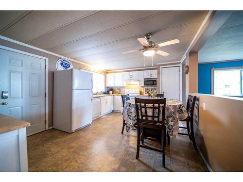 509 2 Avenue Crescent, Wainwright, AB - Indoor Photo Showing Dining Room