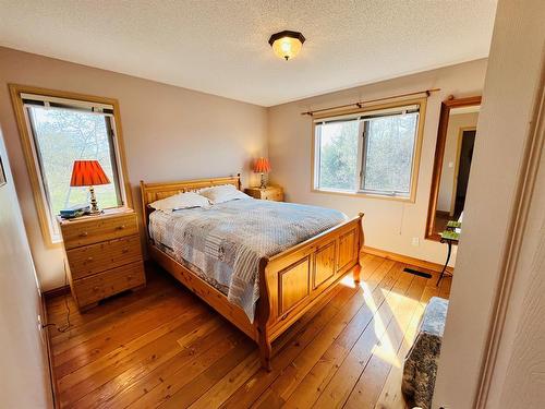 815 Lakeview Drive, Rural St. Paul No. 19, County Of, AB - Indoor Photo Showing Bedroom
