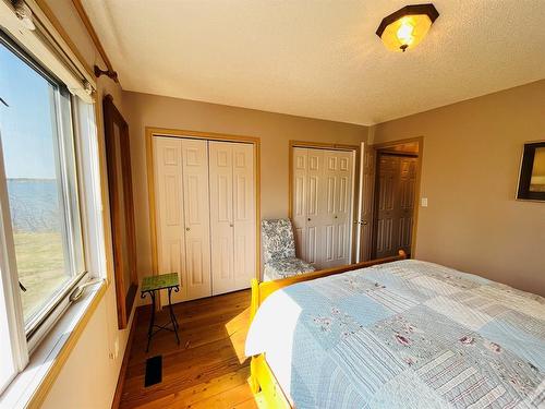815 Lakeview Drive, Rural St. Paul No. 19, County Of, AB - Indoor Photo Showing Bedroom