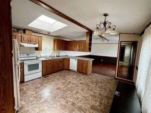 308 1 Avenue West, Maidstone, SK - Indoor Photo Showing Kitchen With Double Sink