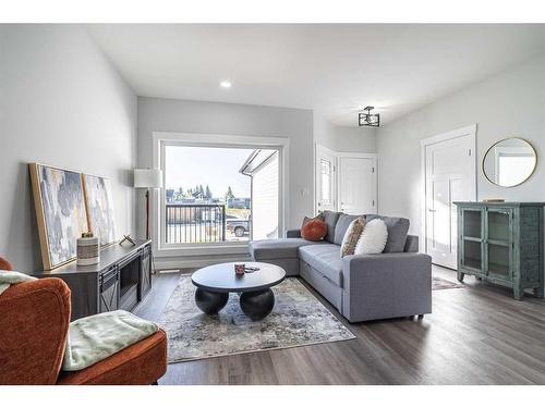 5510 14 Street, Lloydminster, AB - Indoor Photo Showing Living Room