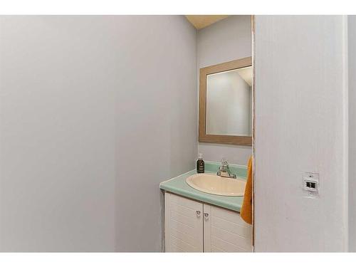 3103 58 Avenue, Lloydminster, AB - Indoor Photo Showing Bathroom