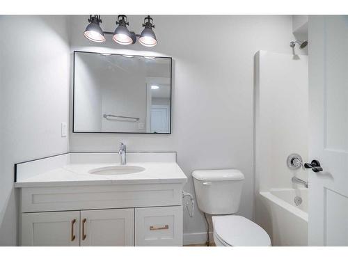 6011 17 Street, Lloydminster, AB - Indoor Photo Showing Bathroom