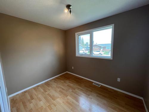 5013 4 Avenue, Chauvin, AB - Indoor Photo Showing Other Room