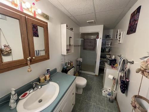 5013 4 Avenue, Chauvin, AB - Indoor Photo Showing Bathroom