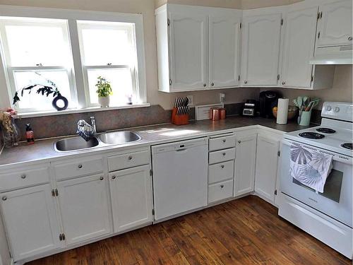 4819 53 Avenue, Vermilion, AB - Indoor Photo Showing Kitchen With Double Sink
