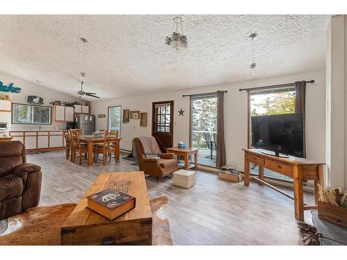301 Spruce Road, Turtle Lake, SK - Indoor Photo Showing Living Room