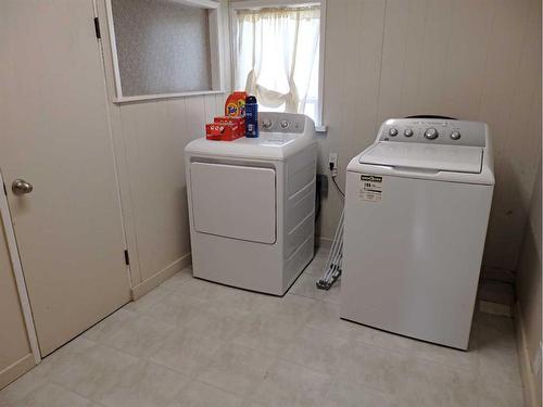 4823 53 Avenue, Vermilion, AB - Indoor Photo Showing Laundry Room