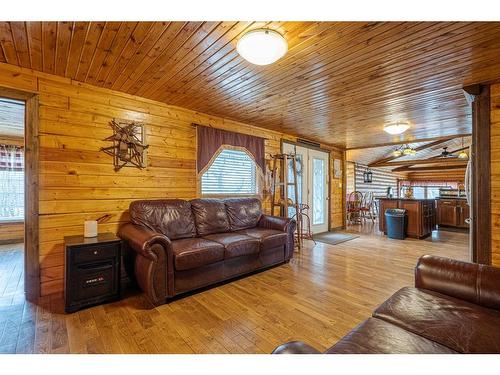 5210 48 Avenue, Kitscoty, AB - Indoor Photo Showing Living Room