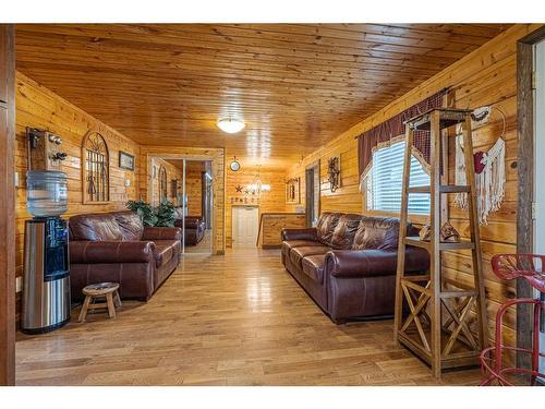 5210 48 Avenue, Kitscoty, AB - Indoor Photo Showing Living Room