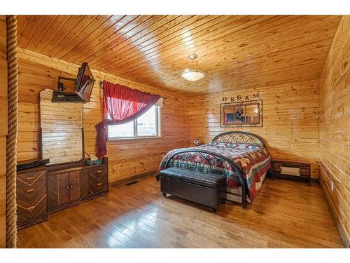 5210 48 Avenue, Kitscoty, AB - Indoor Photo Showing Bedroom