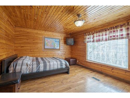 5210 48 Avenue, Kitscoty, AB - Indoor Photo Showing Bedroom