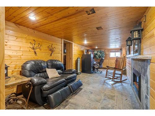 5210 48 Avenue, Kitscoty, AB - Indoor