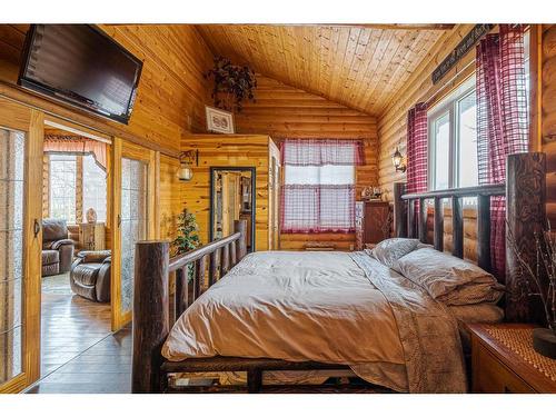 5210 48 Avenue, Kitscoty, AB - Indoor Photo Showing Bedroom