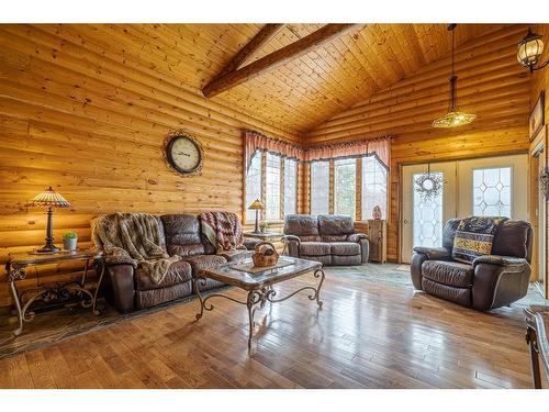 5210 48 Avenue, Kitscoty, AB - Indoor Photo Showing Living Room