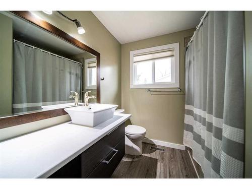 1202 8 Avenue, Wainwright, AB - Indoor Photo Showing Bathroom