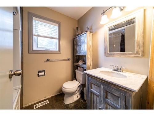 441058 Rge Rd 65, Rural Wainwright No. 61, M.D. Of, AB - Indoor Photo Showing Bathroom