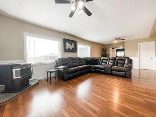 73053 Twp Rd. 452, Rural Wainwright No. 61, M.D. Of, AB - Indoor Photo Showing Living Room