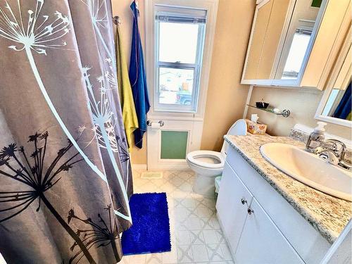 1801 2A Street Crescent, Wainwright, AB - Indoor Photo Showing Bathroom