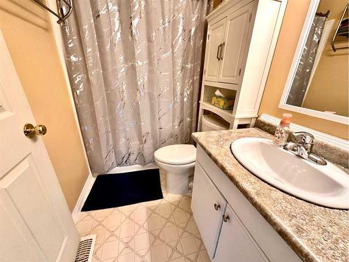 1801 2A Street Crescent, Wainwright, AB - Indoor Photo Showing Bathroom