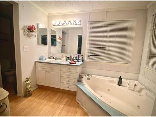 4818 4 Avenue North, Chauvin, AB - Indoor Photo Showing Bathroom