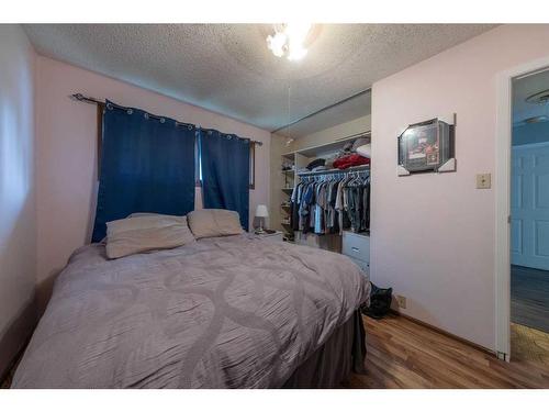 206 3 Avenue North, Marwayne, AB - Indoor Photo Showing Bedroom