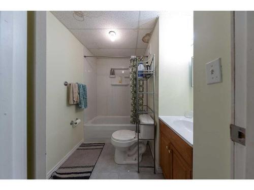 206 3 Avenue North, Marwayne, AB - Indoor Photo Showing Bathroom