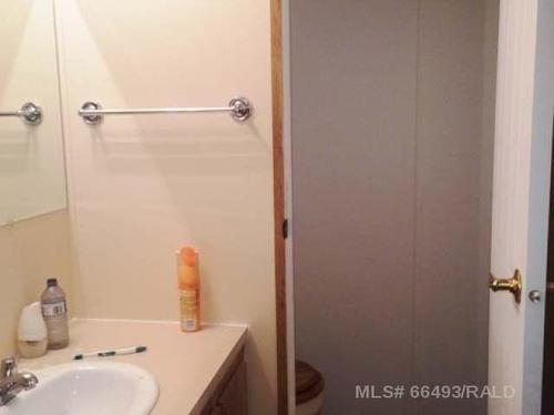 308 8 Avenue, Paradise Hill, SK - Indoor Photo Showing Bathroom