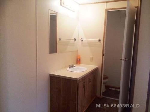 308 8 Avenue, Paradise Hill, SK - Indoor Photo Showing Bathroom