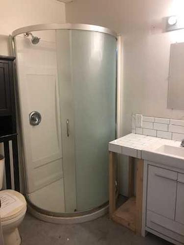 4827 42 Street, Lloydminster, SK - Indoor Photo Showing Bathroom