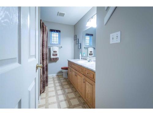 4906 54 Street, Lloydminster, SK - Indoor Photo Showing Bathroom