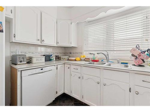 5405 27 Street, Lloydminster, AB - Indoor Photo Showing Kitchen With Double Sink