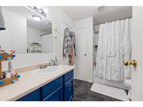 5405 27 Street, Lloydminster, AB - Indoor Photo Showing Bathroom