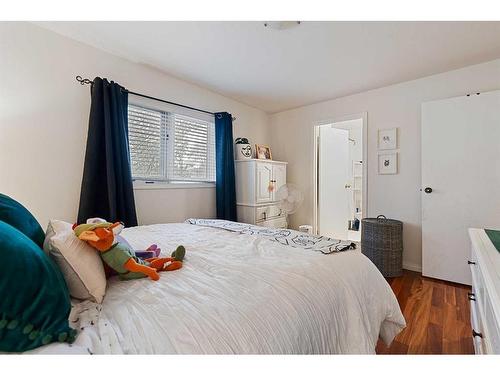 5405 27 Street, Lloydminster, AB - Indoor Photo Showing Bedroom