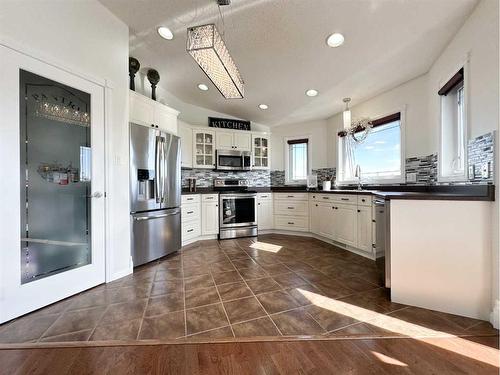 2505 10 Avenue, Wainwright, AB - Indoor Photo Showing Kitchen With Stainless Steel Kitchen With Upgraded Kitchen